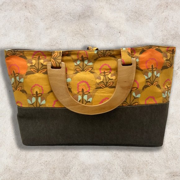 Retro Inspired Handbag - Picture 2 of 6